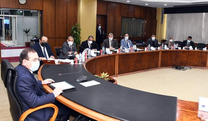 الاجتماع الدوري لاستعراض أعمال ونسب المشروع القومي لتوصيل الغاز للمنازل