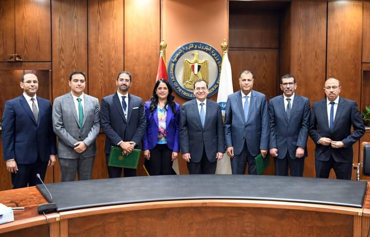 " وزير البترول " يشهد توقيع عقد مشروع التحول الرقمي في أبوقير للأسمدة مع شركة SAP