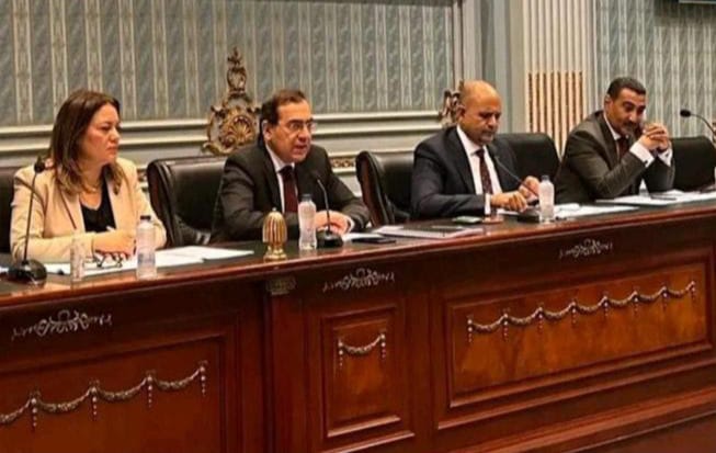 جانب من الاجتماع ش