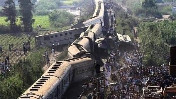 صور لحادث تصادم قطارين بطريق طهطا بمحافظة سوهاج