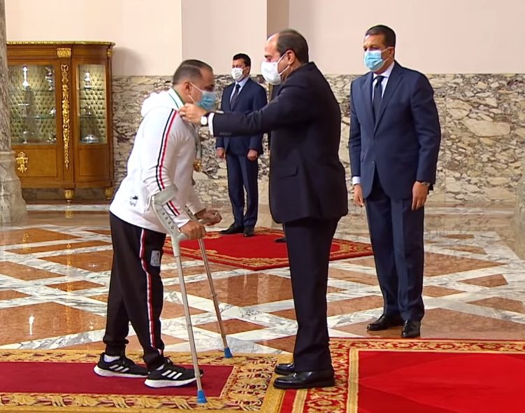 الرئيس السيسي يمنح محمود صبري ابن شركة بتروتريد وسام الرياضة من الدرجة الثانية 