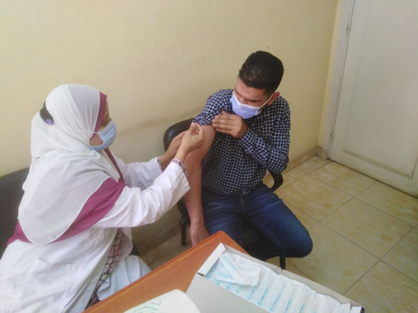 تطعيم العاملين بمنطقة المرج بلقاح فيروس كورونا