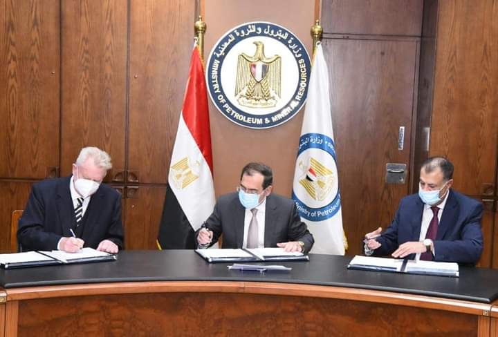 توقيع اتفاقيتين مع "ترانس جلوب" و "فاروس إنرجي" للبحث عن البترول في الصحراء الشرقية و الغربية