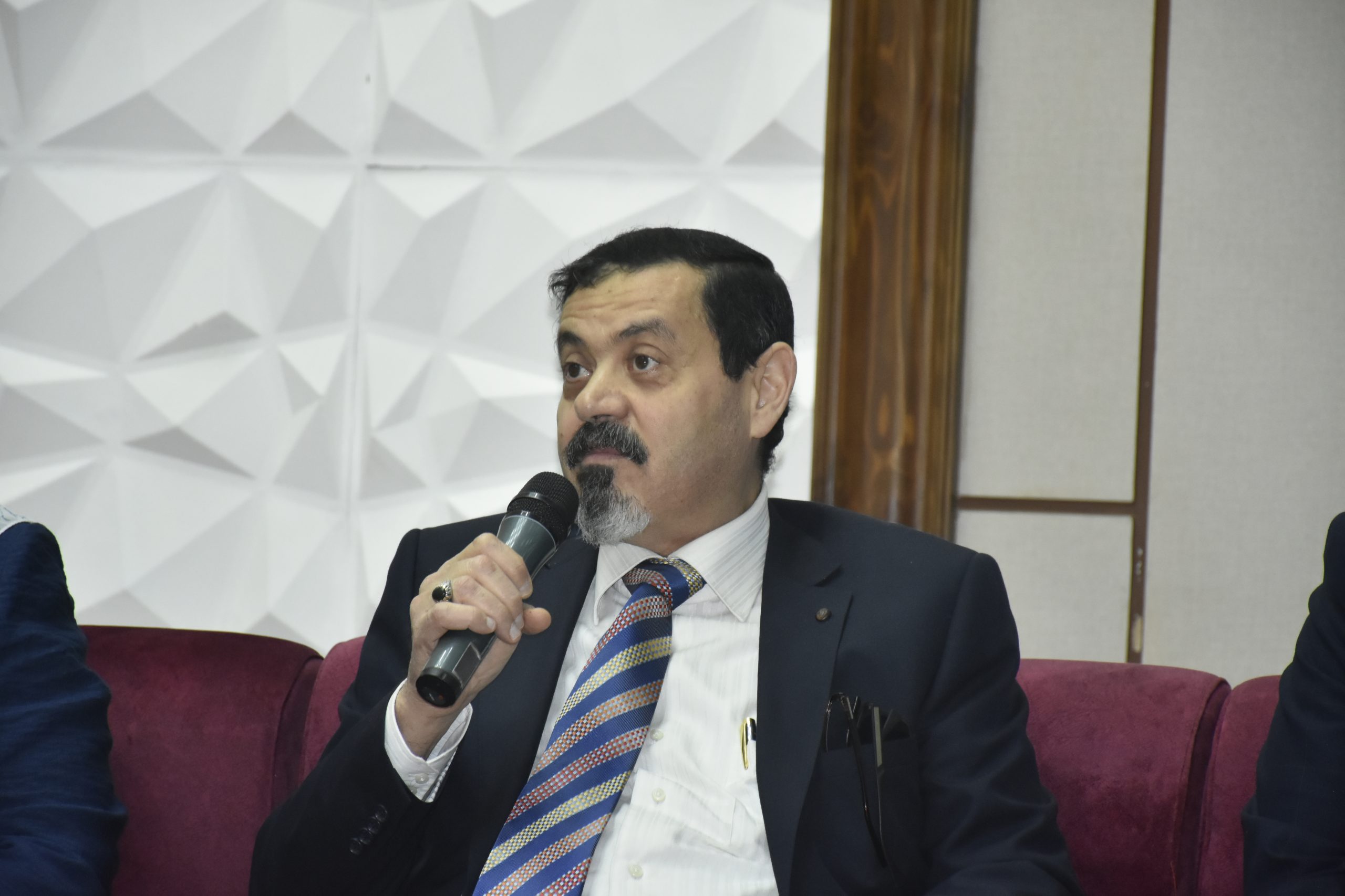 الدكتور سمير القرعيشي نائب رئيس شركة إيجاس لتحول الطاقة و الاستدامة 