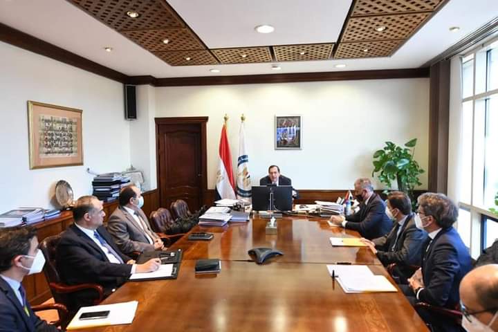 وزير البترول يبحث مع إيني الإيطالية موقف مشروعاتها في مصر