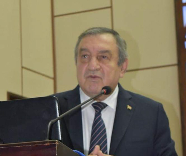الدكتور عصام شرف رئيس مجلس وزراء مصر الأسبق 