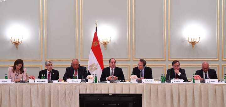 " الرئيس السيسي " يشارك في مائدة مستديرة مع ممثلي مجتمع الأعمال ورؤساء كبرى الشركات الألمانية