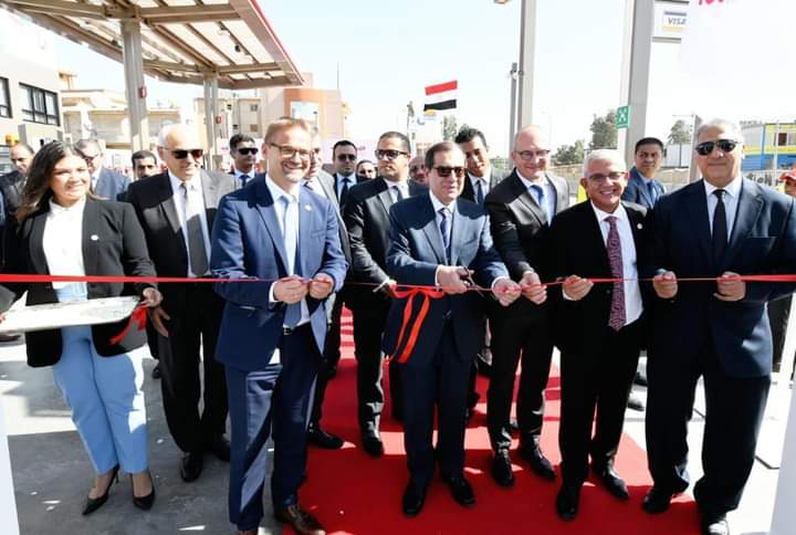 وزير البترول يفتتح محطة وقود أوازيس بطريق مصر إسكندرية الصحراوي 